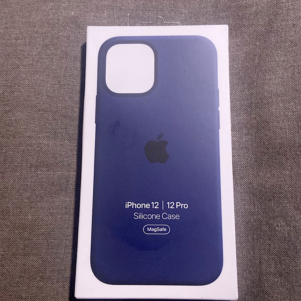 iPhone 12 / 12 Pro Silcone Case Magsafe